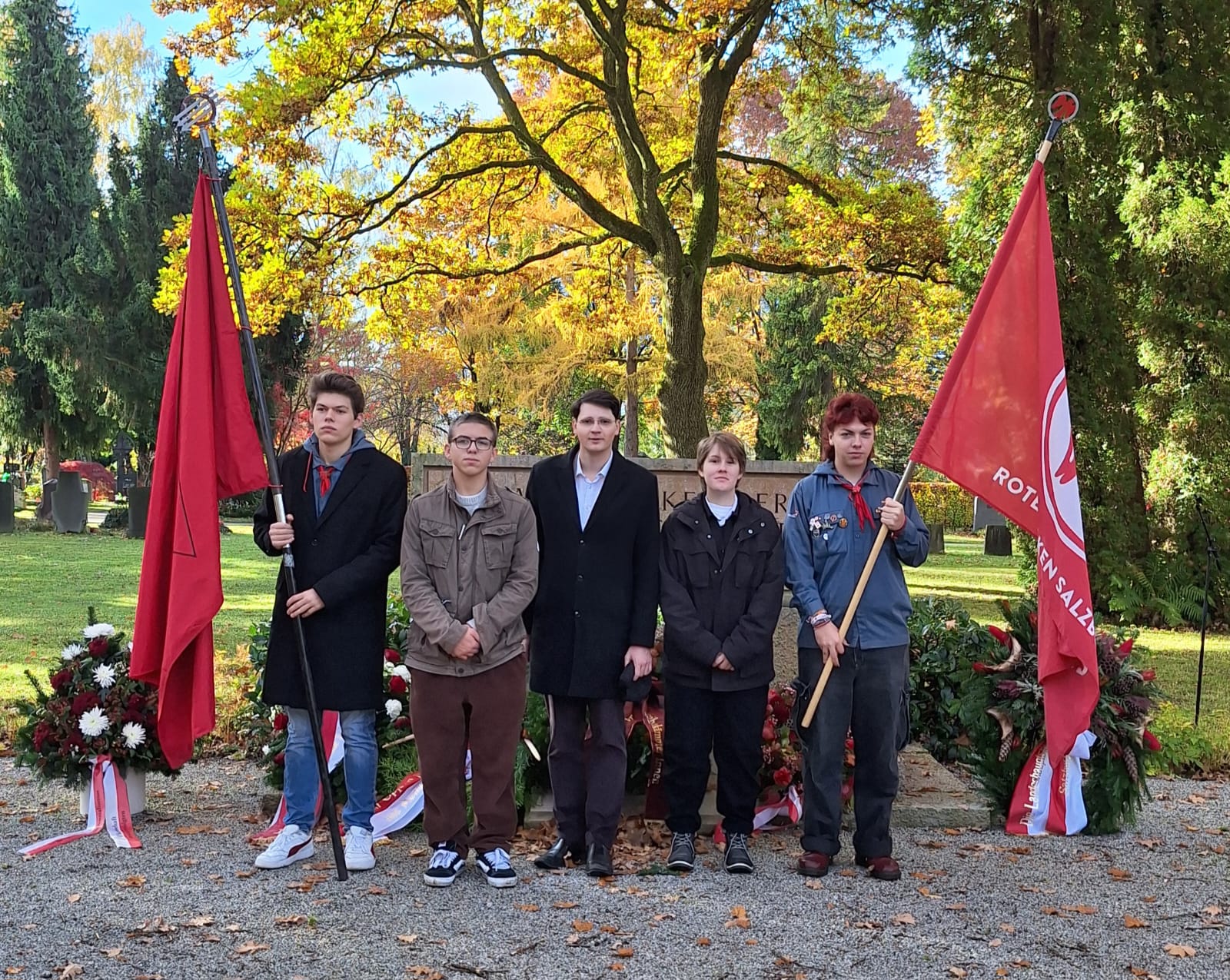 Gedenken am Kommunalfriedhof: Niemals vergessen – nie wieder Krieg