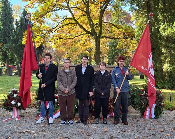 Gedenken am Kommunalfriedhof: Niemals vergessen – nie wieder Krieg